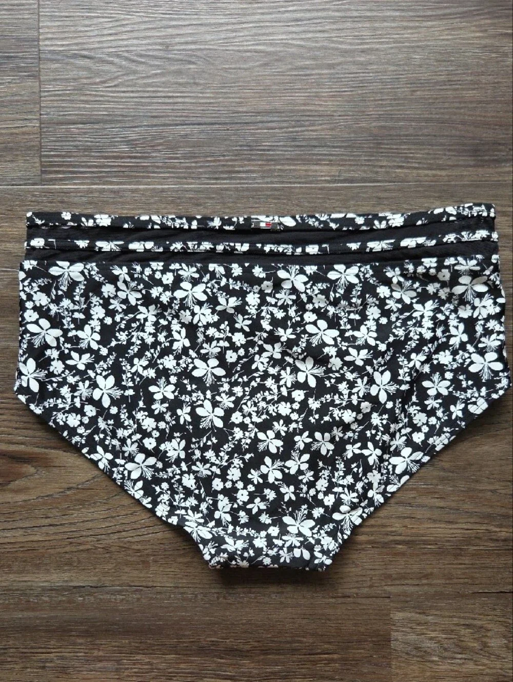 Nwot Tommy Hilfiger Black & White Floral Women’s Swim Bottoms Size Large